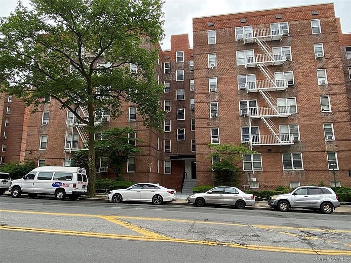 501 Riverdale Avenue #6L