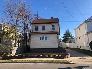 Image 1 of 11 for 129 Cochran Pl in Long Island, Valley Stream, NY, 11581