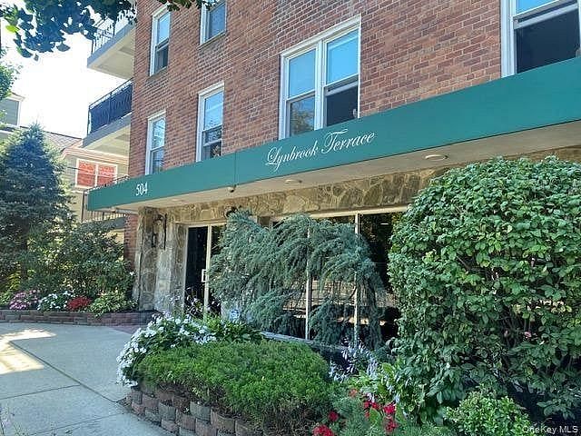 504 Merrick Rd #4M