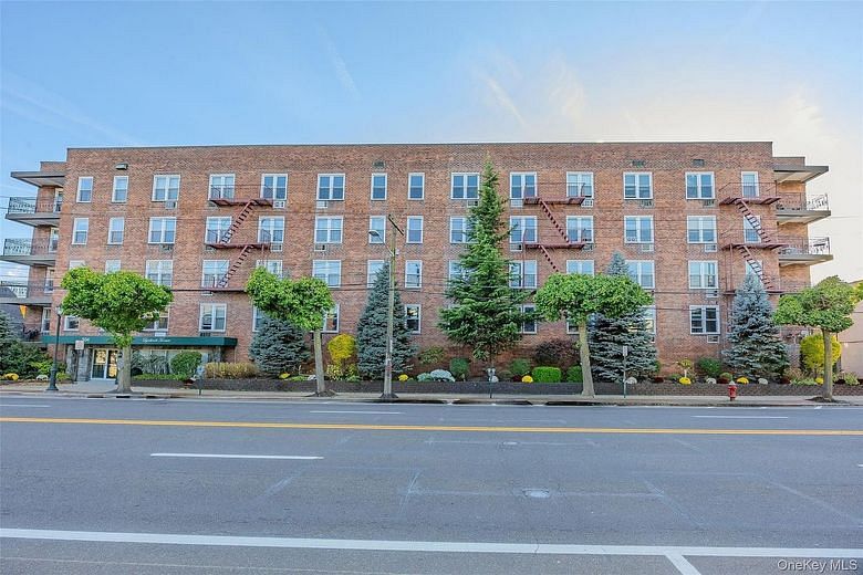 504 Merrick Road #4E