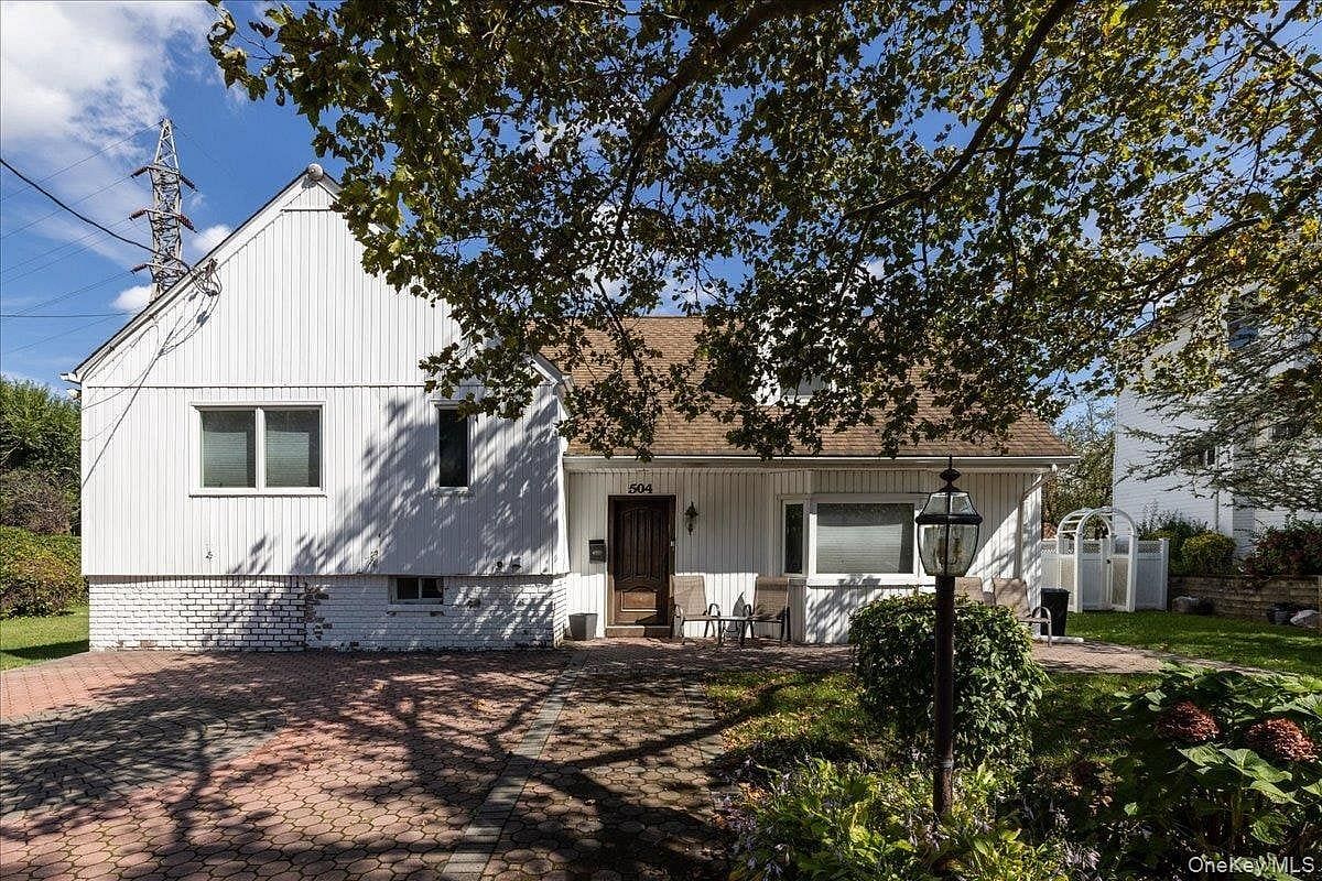 Image 1 of 28 for 504 Saddle Ridge Road in Long Island, Woodmere, NY, 11598
