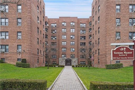 Image 1 of 14 for 505 E Lincoln Avenue #418 in Westchester, Mount Vernon, NY, 10552