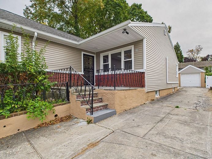 51-10 Little Neck Pkwy