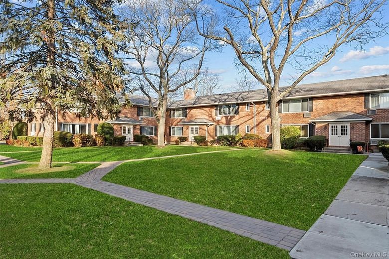 51 Edmunton Drive #F17