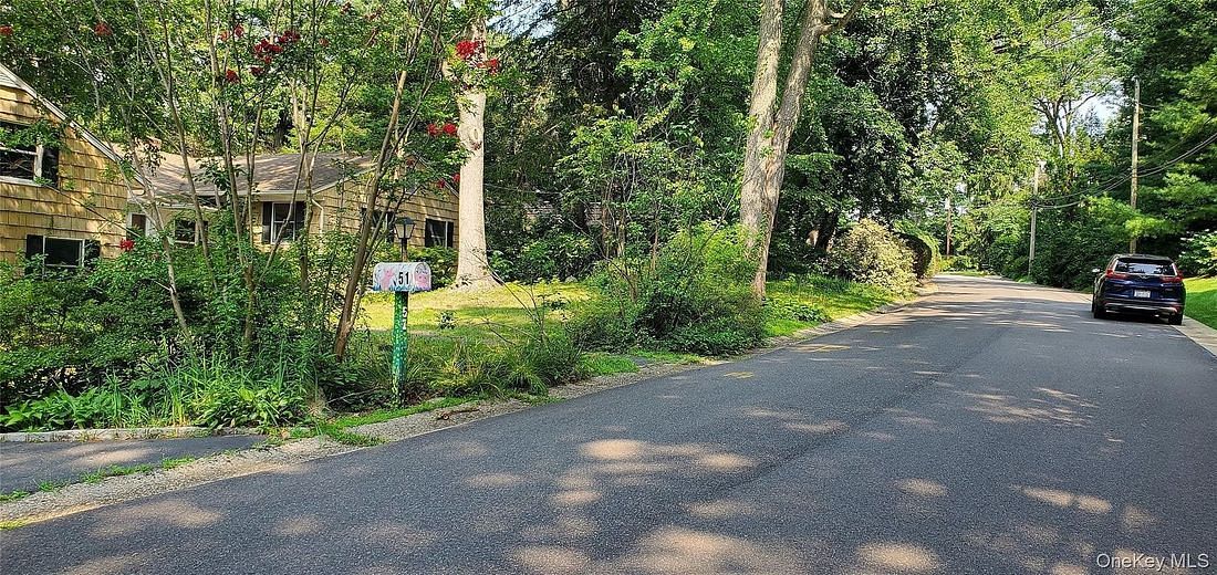 51 The Hemlocks Roslyn Estates