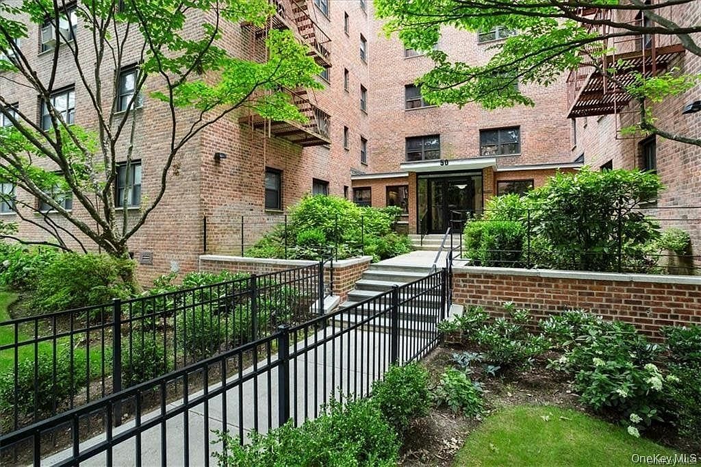 Image 1 of 36 for 51 White Oak Street #1H in Westchester, New Rochelle, NY, 10801