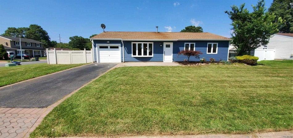 Image 1 of 21 for 12 Winwood Ln in Long Island, Holbrook, NY, 11741