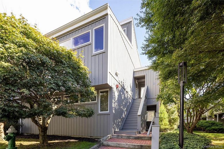 514 Pantigo Road #16