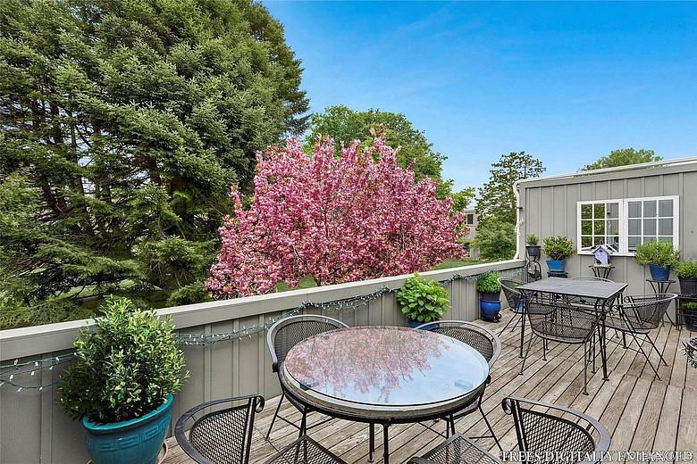 514 Pantigo Road #22