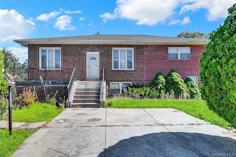 514 Sweet Hollow Road