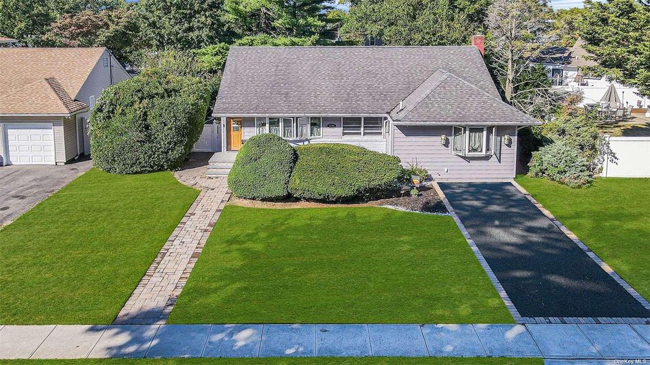 Image 1 of 34 for 1236 Holly Road in Long Island, Wantagh, NY, 11793