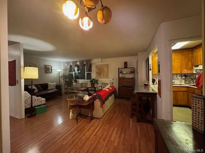 52-40 39 Avenue #4U