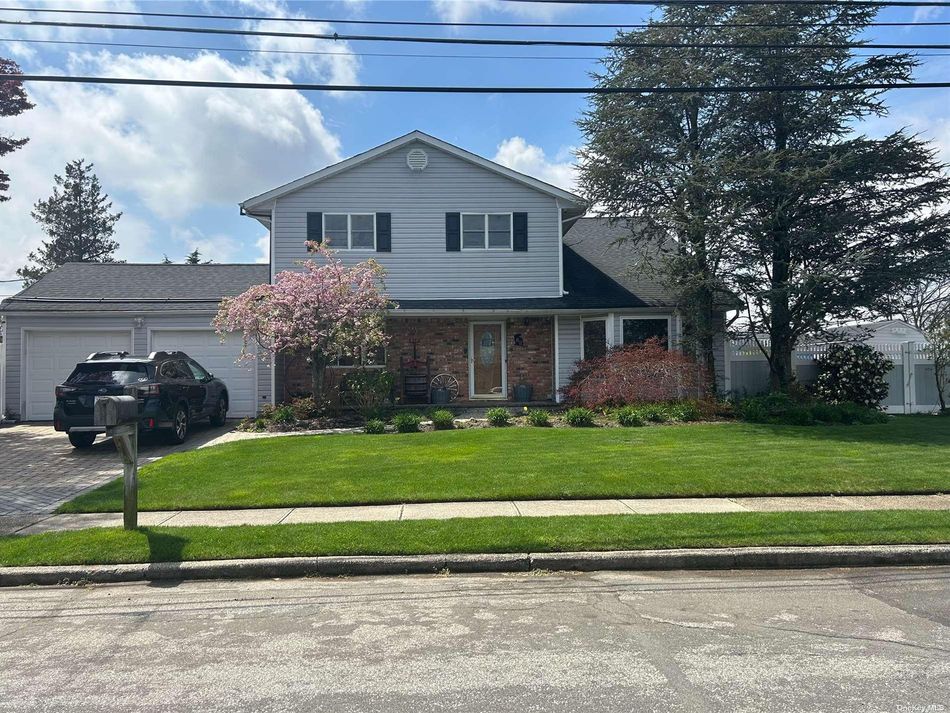 Image 1 of 12 for 52 Madison Avenue in Long Island, Deer Park, NY, 11729