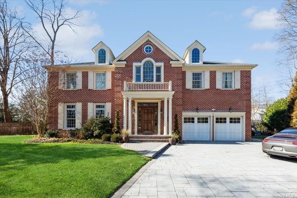 Image 1 of 35 for 52 Sycamore Drive in Long Island, Roslyn, NY, 11576