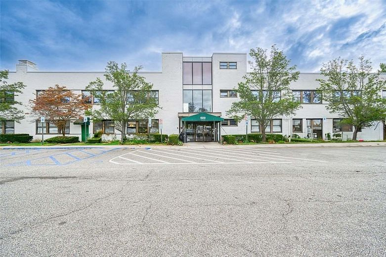 520 Franklin Ave #222