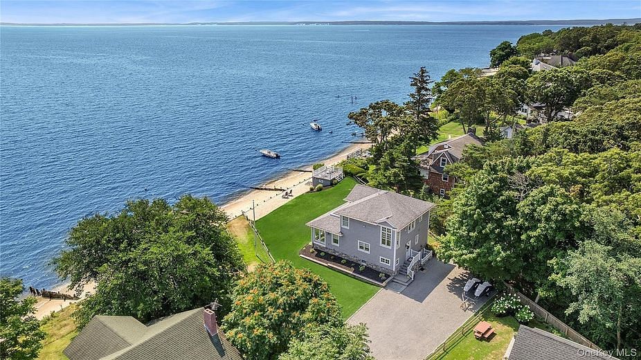 5218 Peconic Bay Boulevard