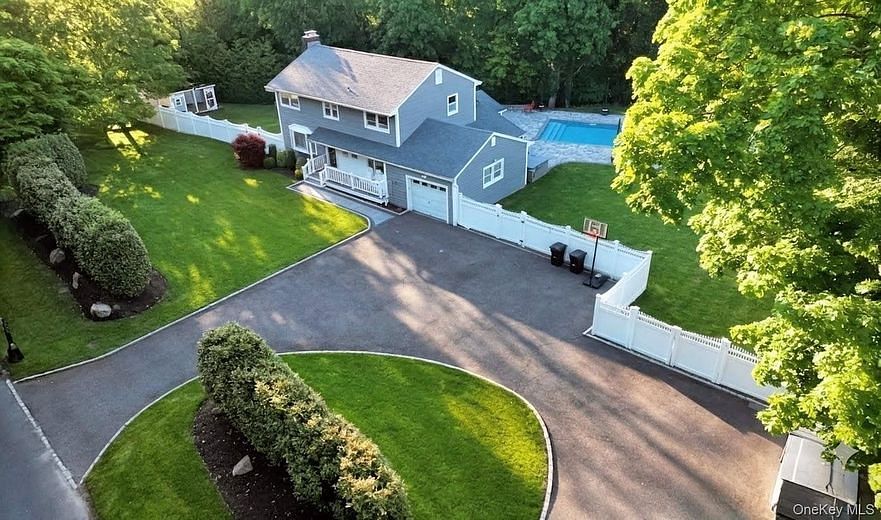 522 Moriches Road