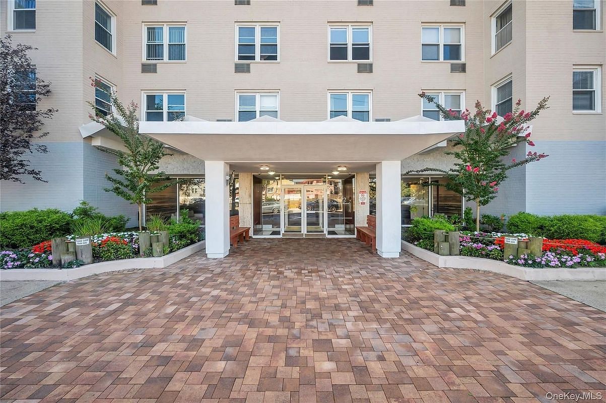 Image 1 of 35 for 522 Shore Road #3U in Long Island, Long Beach, NY, 11561