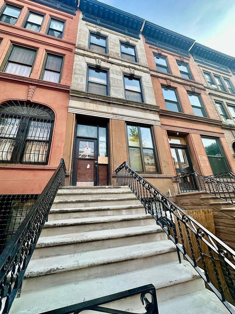 522 West 142nd Street