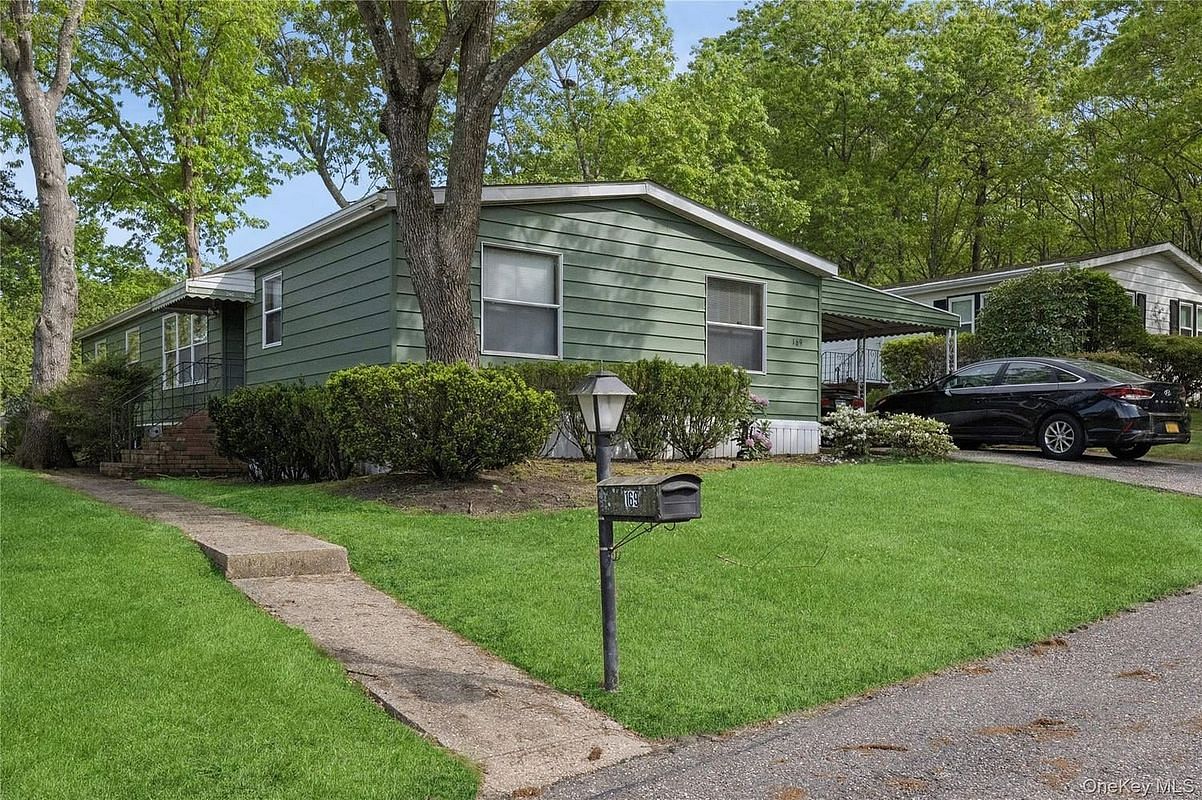 Image 1 of 17 for 525 Riverleigh Avenue #169 in Long Island, Riverhead, NY, 11901