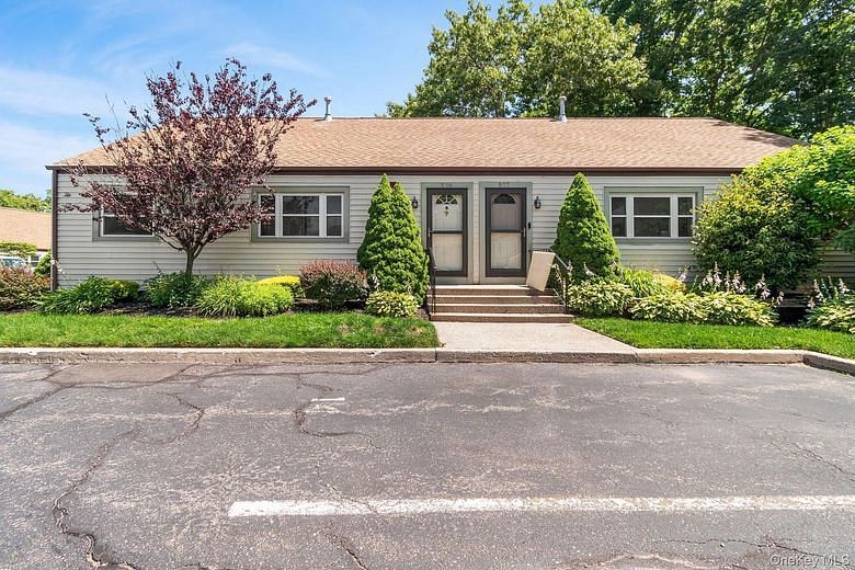 528 Lake Court #528