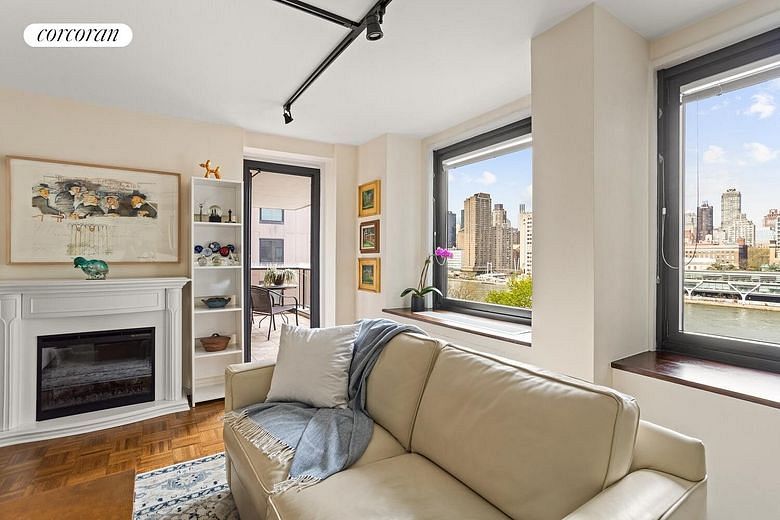 531 Main Street #920