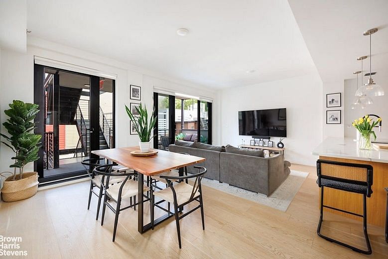 532 Lorimer Street #3B