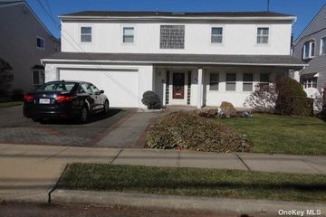 Image 1 of 26 for 534 Halevy Drive in Long Island, Cedarhurst, NY, 11516