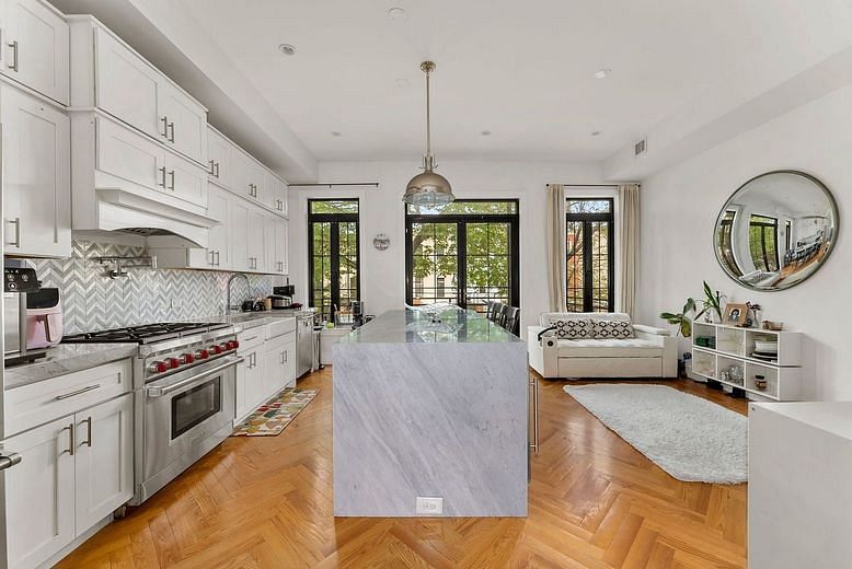 537 Chauncey Street #TWNHSE