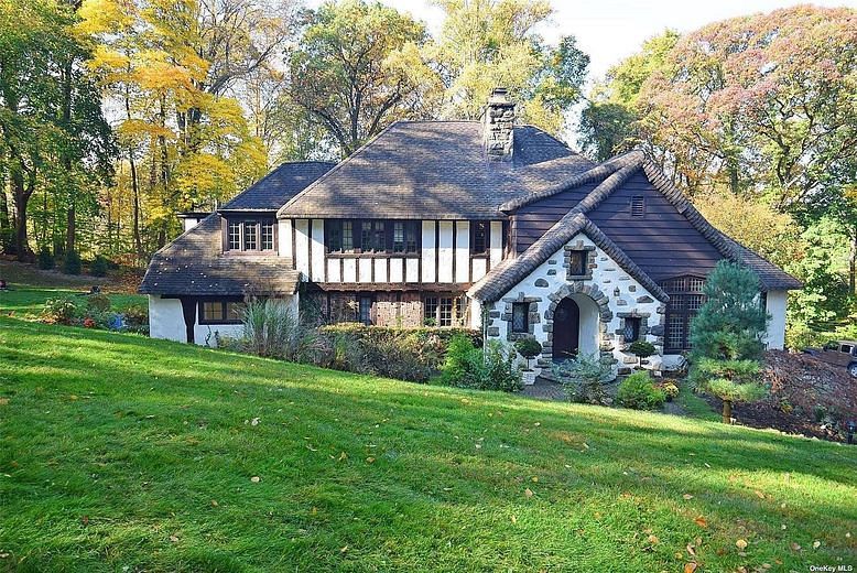 539 Manhasset Woods Road