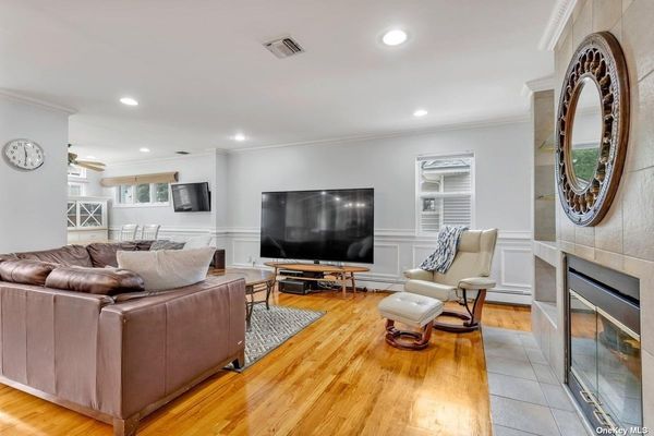 Image 1 of 27 for 18 Elm Street in Long Island, Roslyn Heights, NY, 11577