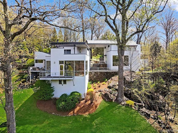 54 Cross Pond Road