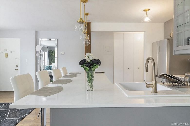 54 Erasmus Street #2D