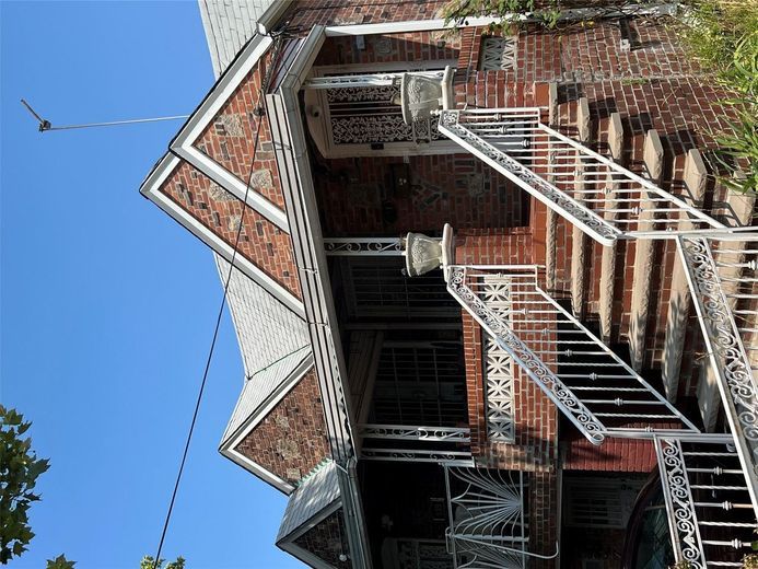 541 East 54th Street