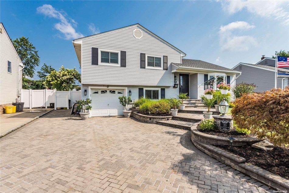 Image 1 of 25 for 20 Boulevard Drive in Long Island, Hicksville, NY, 11801