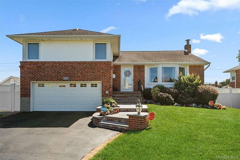 542 N Suffolk Avenue