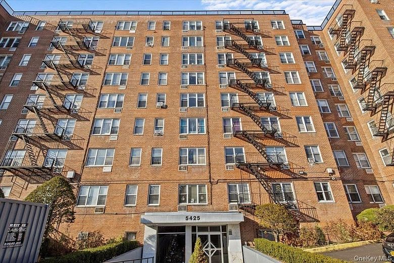 5425 Valles Avenue #2M