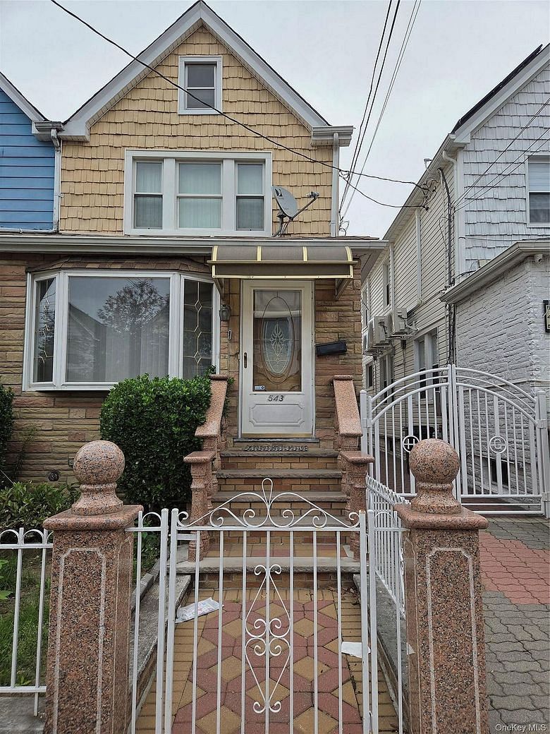 543 E 38th Street