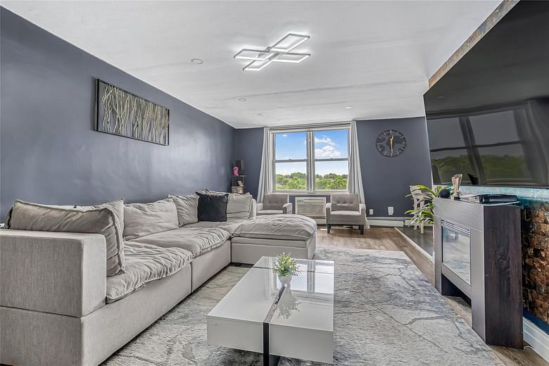 5444 Little Neck Parkway #6C