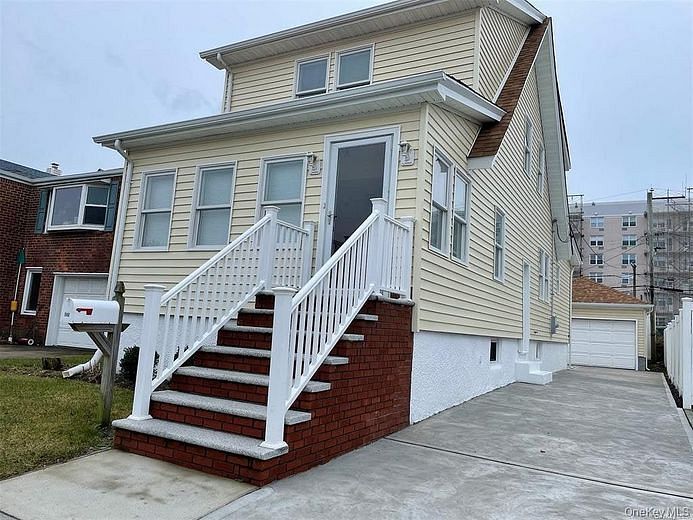 548 E Broadway