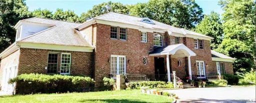 Image 1 of 26 for Woodhollow Court in Long Island, Muttontown, NY, 11791