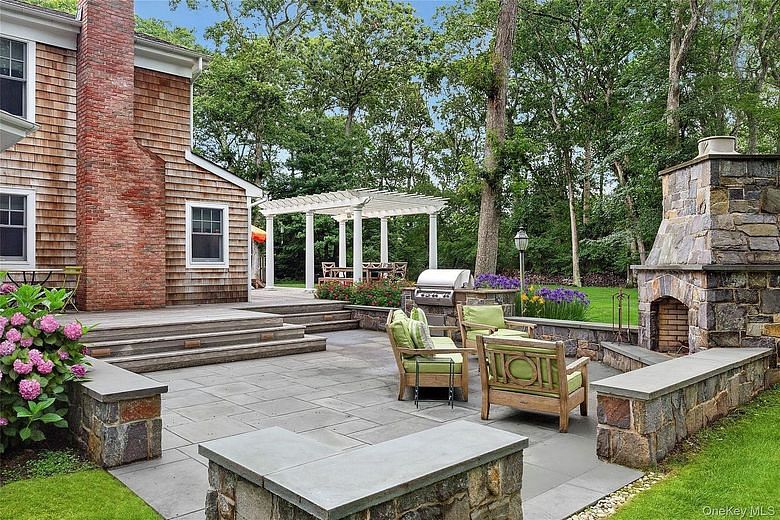 55 Cedar Lane W
