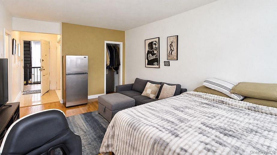 55 Ehrbar Avenue #4C