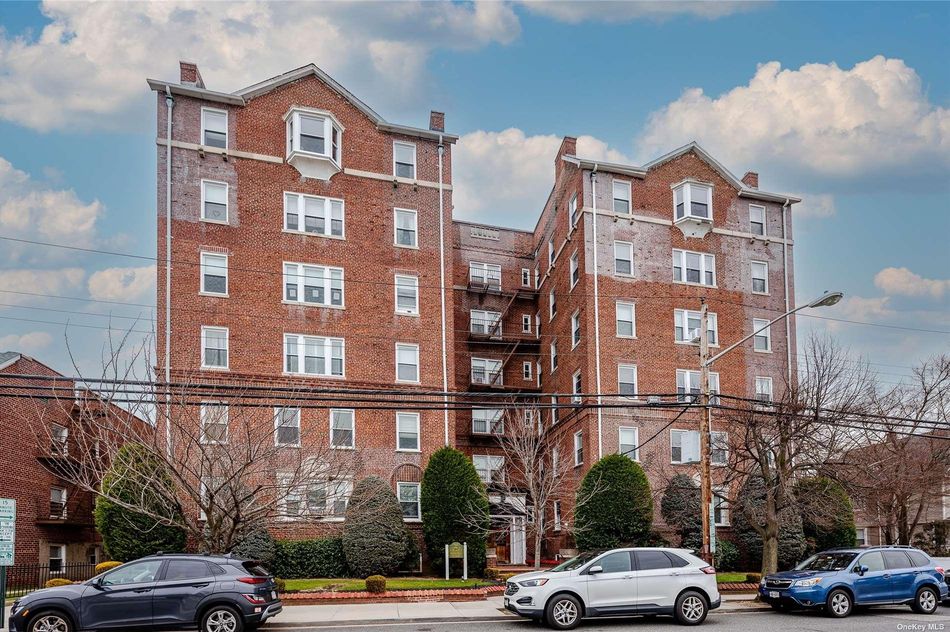 Image 1 of 14 for 55 Grand Avenue #2C in Long Island, Rockville Centre, NY, 11570