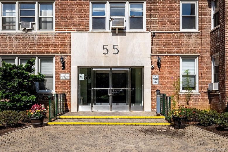 55 Knolls Crescent #4E