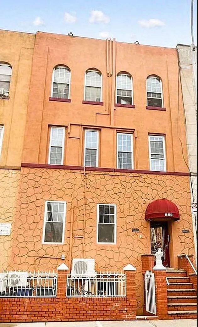 550 Hart Street #1