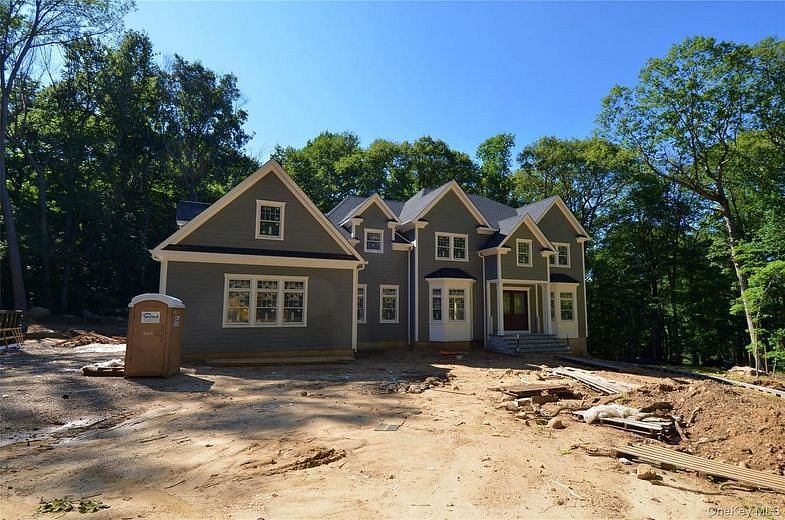 550 Moriches Road