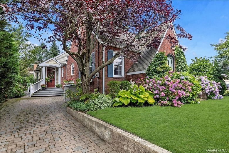 550 Nassau Boulevard