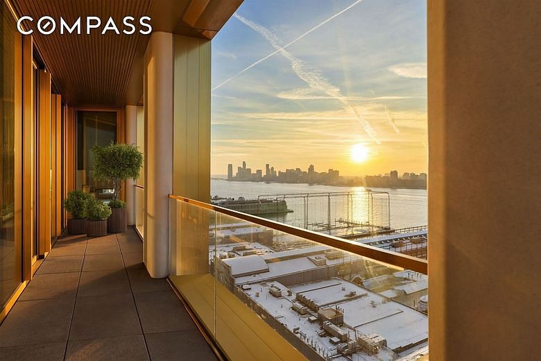 551 West 21st Street #PH19