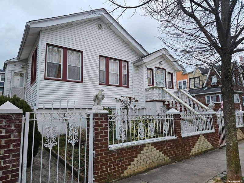Image 1 of 12 for 554 Grassmere Terrace in Queens, Far Rockaway, NY, 11691